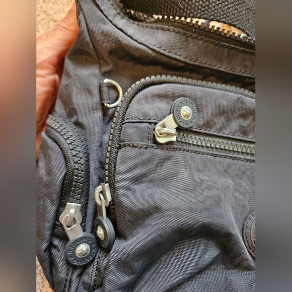 Kipling Gabbie S Crossbody Dark Blue Navy Zippered Medium Size EUC - Picture 3 of 9